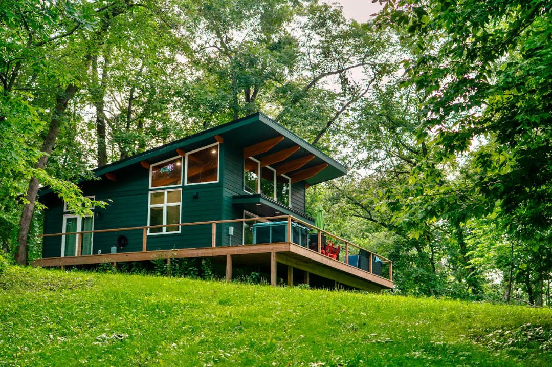 Cabin deck and outdoor space